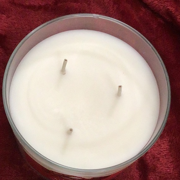 🍎 🥧 Bath and body works warm apple pie candle - Picture 3 of 4